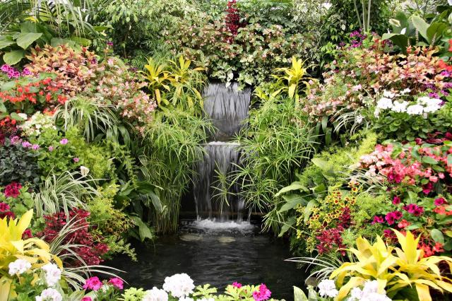 woda w ogrodzie, kaskady, fontanny w ogrodzie, małe oczko wodne, dodatki do ogrodu, sztuczny potok, oczka wodne 
