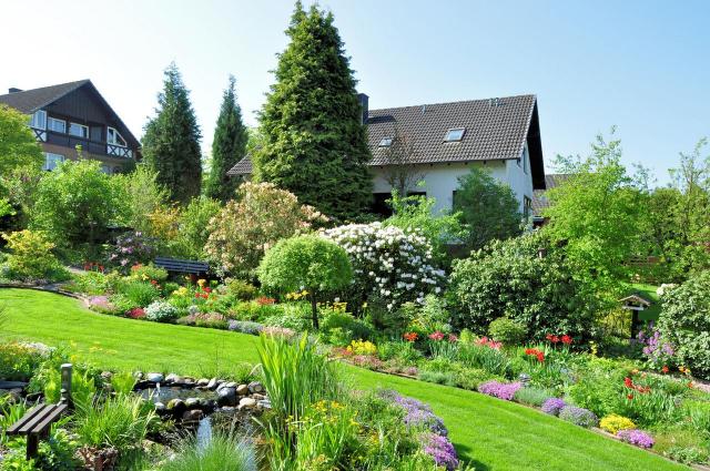 jak urządzić ogród, projekt ogrodu, kwiaty w ogrodzie, urządzanie ogrodu, duży ogród, aranżacja dużego ogrodu 
