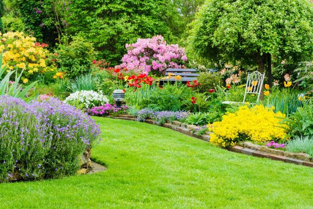 duży ogród, aranżacja dużego ogrodu, jak urządzić ogród, projekt ogrodu, kwiaty w ogrodzie, urządzanie ogrodu 
